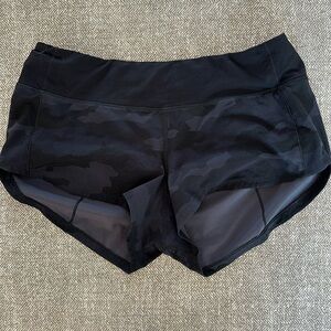 Camo Speed Up Low-Rise Lined Short 2.5"